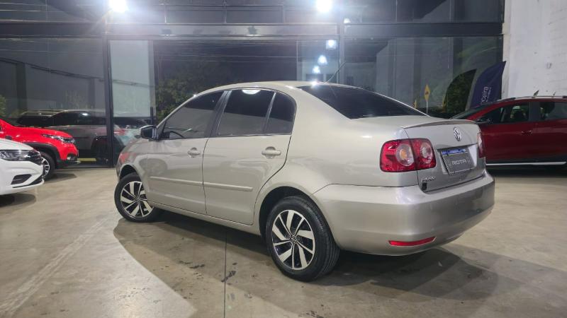 VOLKSWAGEM POLO SEDAN - foto 2 em Três Rios