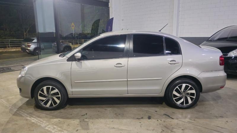 VOLKSWAGEM POLO SEDAN - foto 5 em Três Rios
