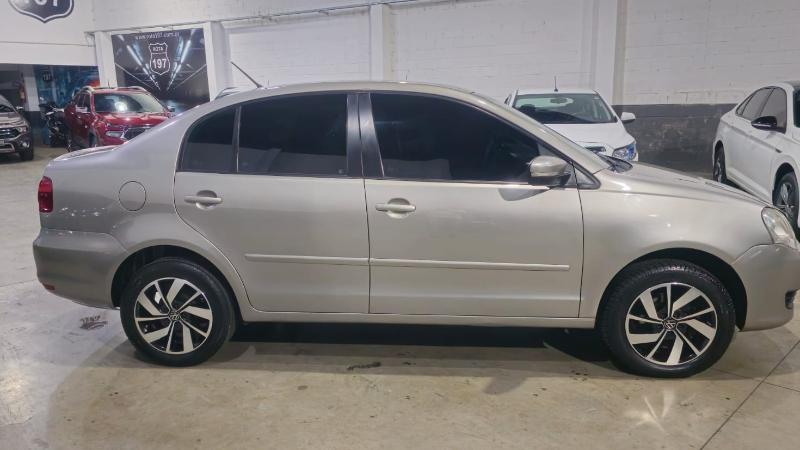 VOLKSWAGEM POLO SEDAN - foto 6 em Três Rios
