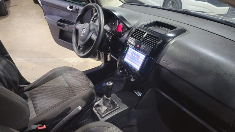 VOLKSWAGEM POLO SEDAN - foto 9 em Três Rios