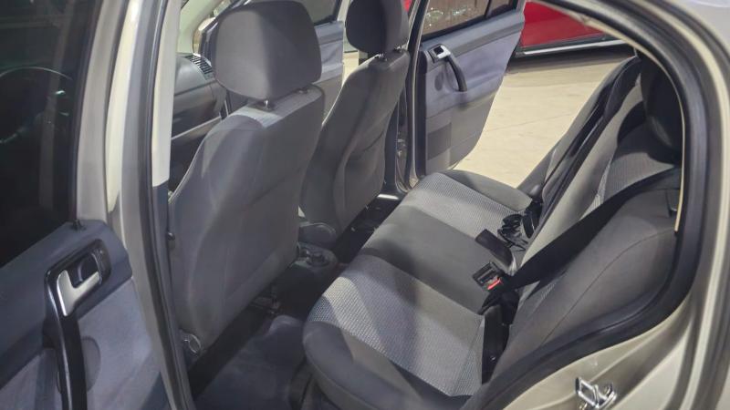 VOLKSWAGEM POLO SEDAN - foto 10 em Três Rios