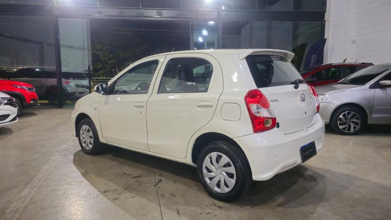 TOYOTA ETIOS HB XS - foto 2 em Três Rios