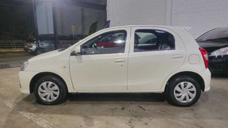 TOYOTA ETIOS HB XS - foto 6 em Três Rios